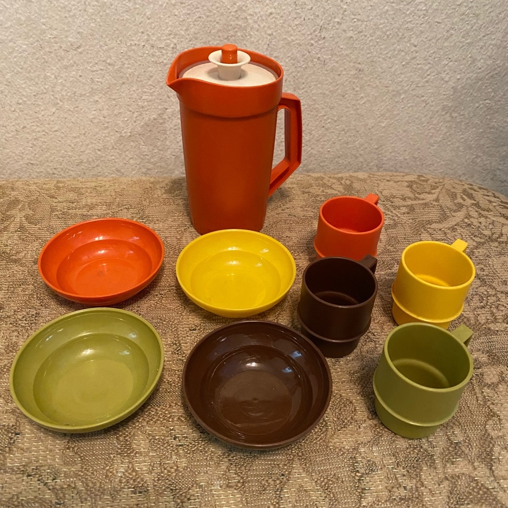 Vintage 1970’s mini Tupperware play set Toy Pitcher, mugs and bowls